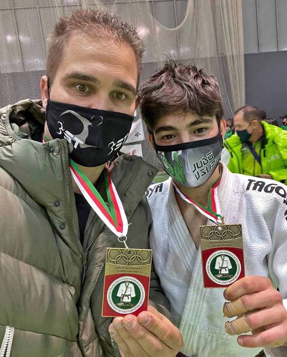 Euskadiko Judo Txapelketa: hamazortzigarren urrea Egoitz Morarentzat eta aurrenekoa David Mendazonarentzat