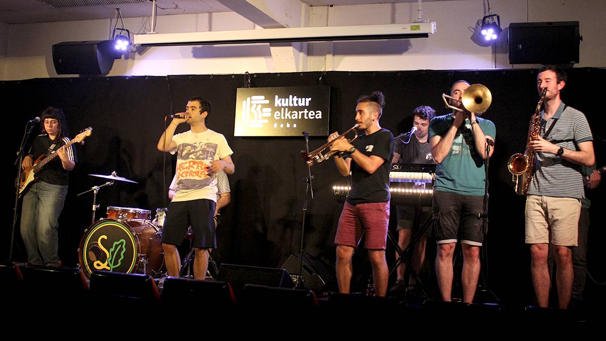 Skabidean taldeak Jose Manuel Ostolazaren omenezko kantu bat kaleratu berri du