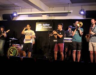 Skabidean taldeak Jose Manuel Ostolazaren omenezko kantu bat kaleratu berri du