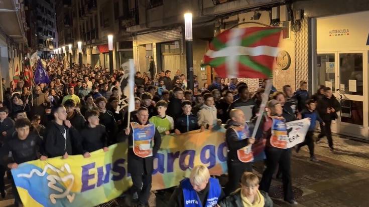 Jendetza atera du kalera Korrikak