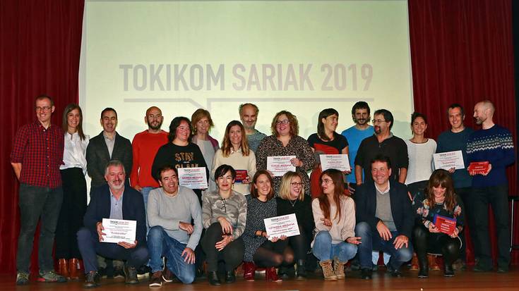 Tokikom sariak banatu dituzte Basaurin, eta diplomarekin itzuli da BARREN