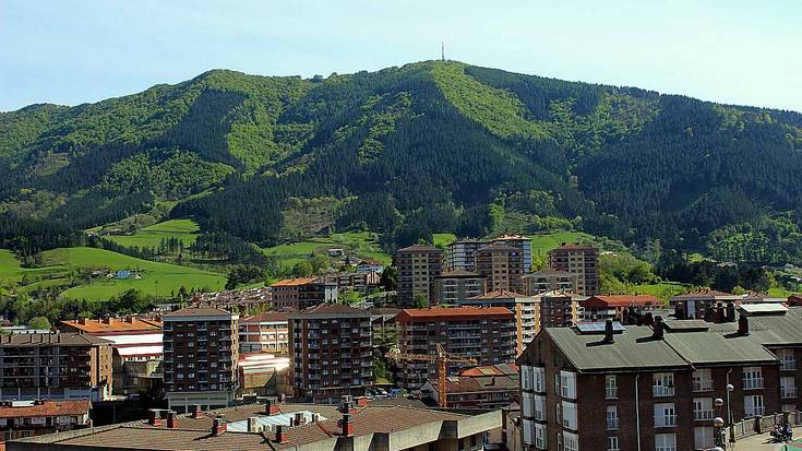 53 urteko gizonezko bat Donostiako ospitalera eraman dute Karakate gainean ondoeza izan eta gero