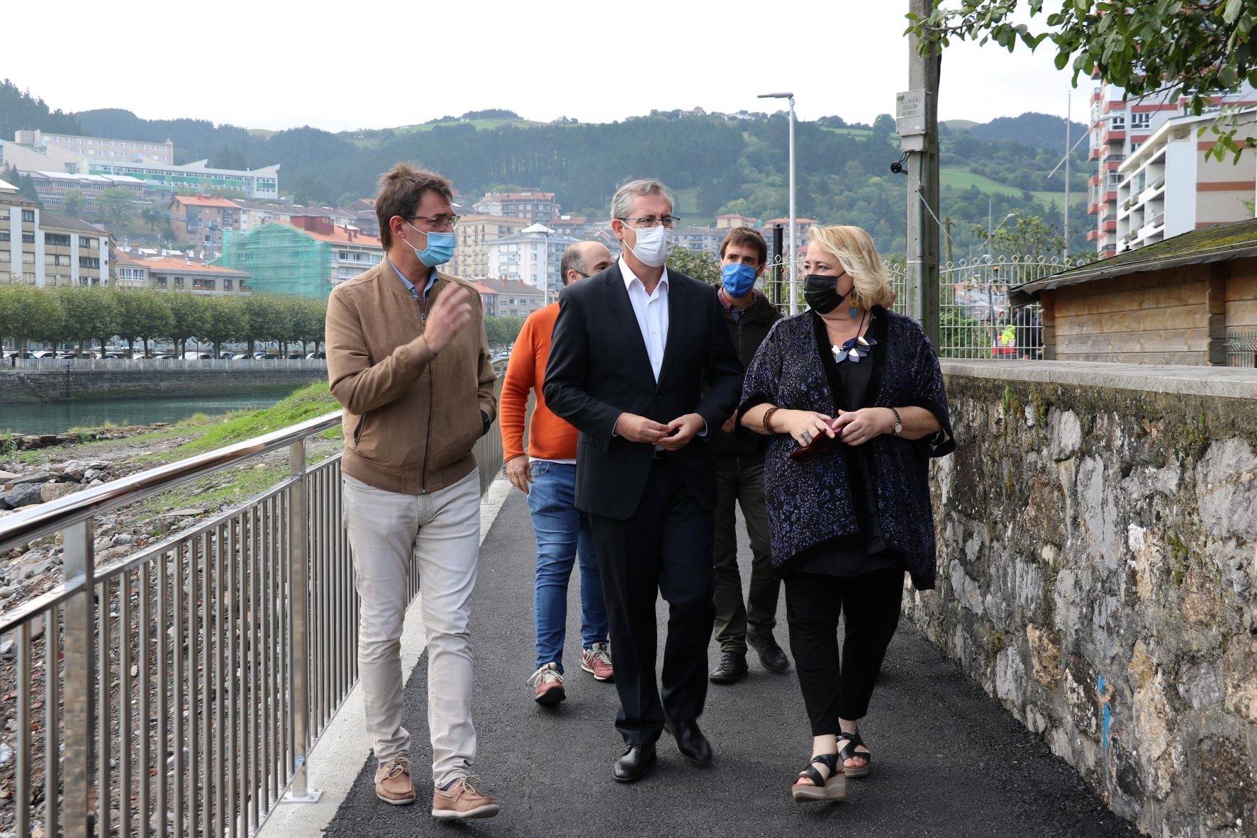 Amaitu dira Deba eta Mutriku lotzen dituen oinezkoen pasealekuko lanak