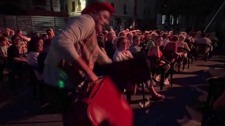Sentimenduetan bidaiatzen, clown baten azalean