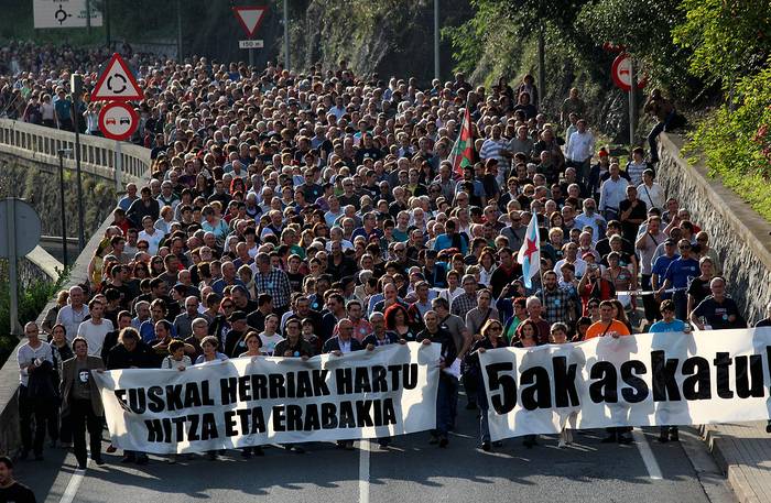 1706636456958 Bateragune auziko bostak askatzeko exijitu dute Elgoibarren egin duten manifestazio je