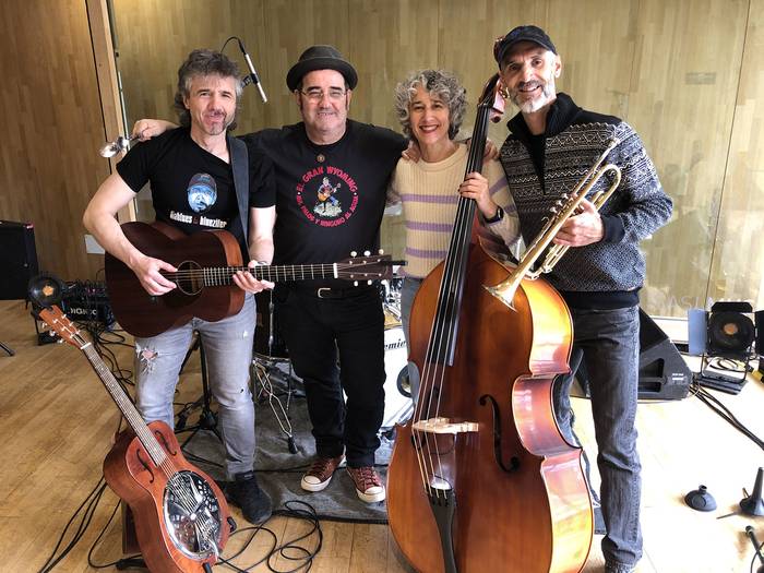 Zapatu eguerdian Diablues & Bluezifer taldeak Bergarako Bluesa ekarriko du Plaza Barrira