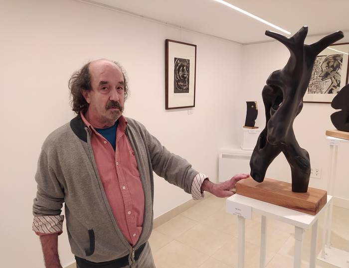 Argazkilaritza eta eskulturagintza batzen dituen erakusketa