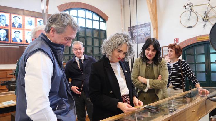 Makina‑Erremintaren Museoan bisitan izan da Ibone Bengoetxea lehen lehendakariordea