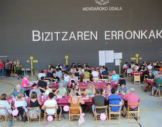 Aspanogirentzako dirua biltzeko egingo dute Mendaroko laugarren garagardo azoka solidarioa