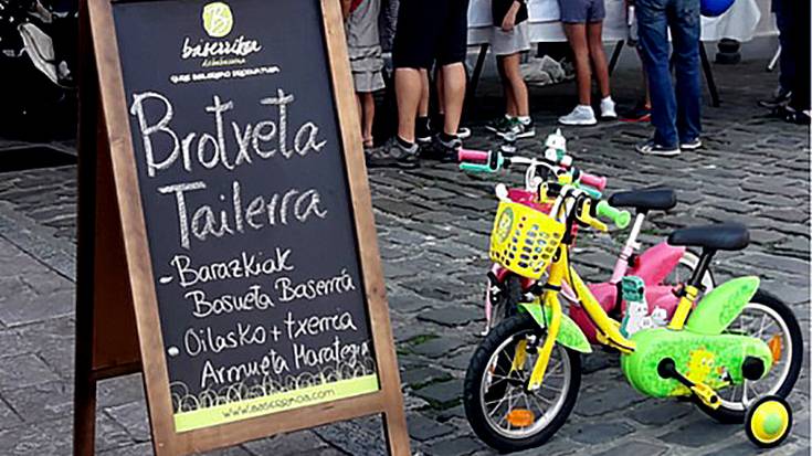 Brotxetak egiten ikasteko tailerra egingo dute hileko azken zapatuko azokan
