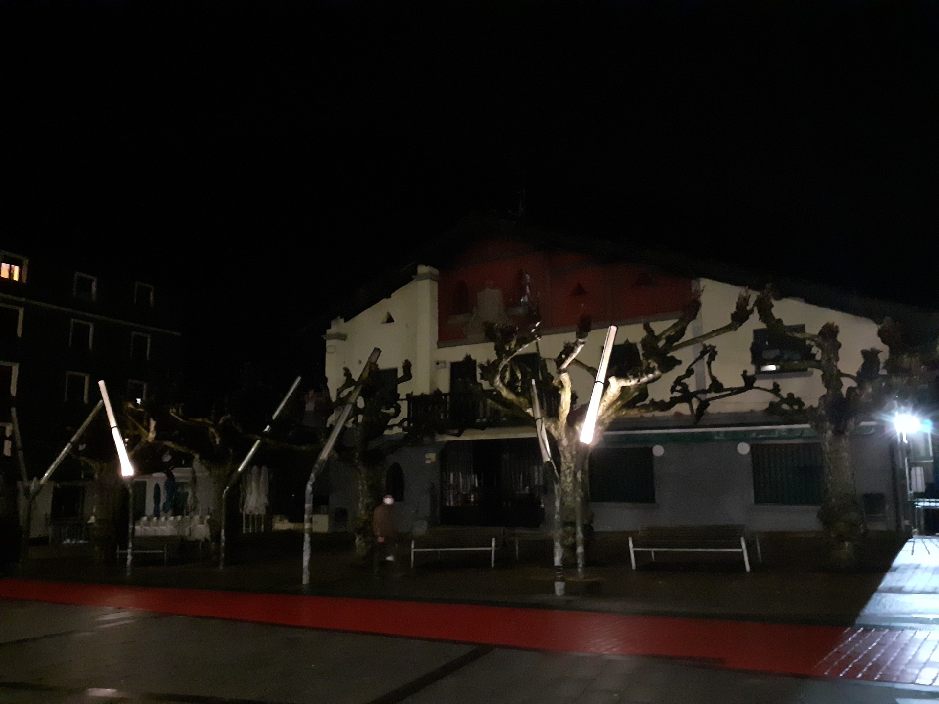 Plaza Zaharraren iluntasuna dela-eta, kexua