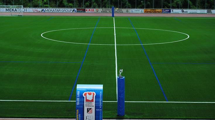 Mintxetako futbol zelaiko belar artifizialak FIFAko kalitate ziurtagiria lortu du