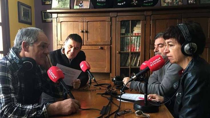 Txillarretik zuzenean eskaini dute 'Faktoria' irratsaioa Otegirekin eta Egigurenekin