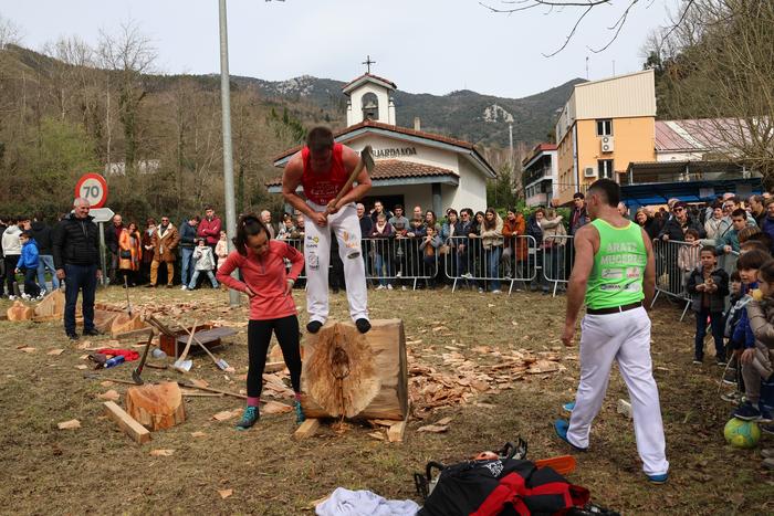 Aingeru Guardako eguna ospatuko dute gaur Mendaron