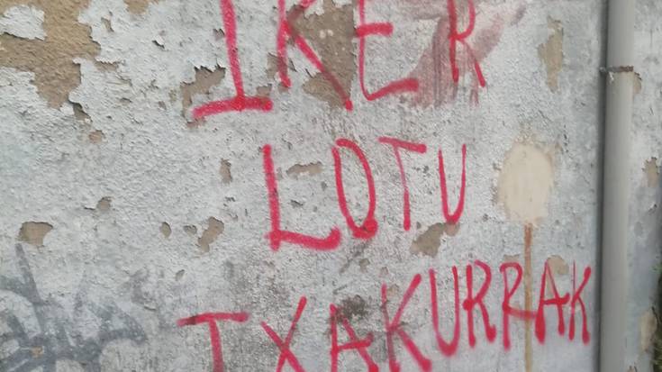 EAJren kontrako pintadak Gabolatsen eta grafitia San Roken