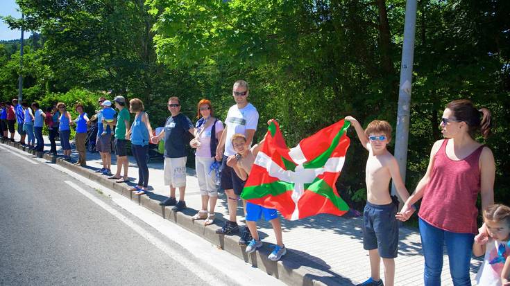 Gure Esku Dagok Euskal Herrian inoiz egin den mobilizazio handiena iragarri du ekainaren 10erako, eta parte hartzera deitu 
