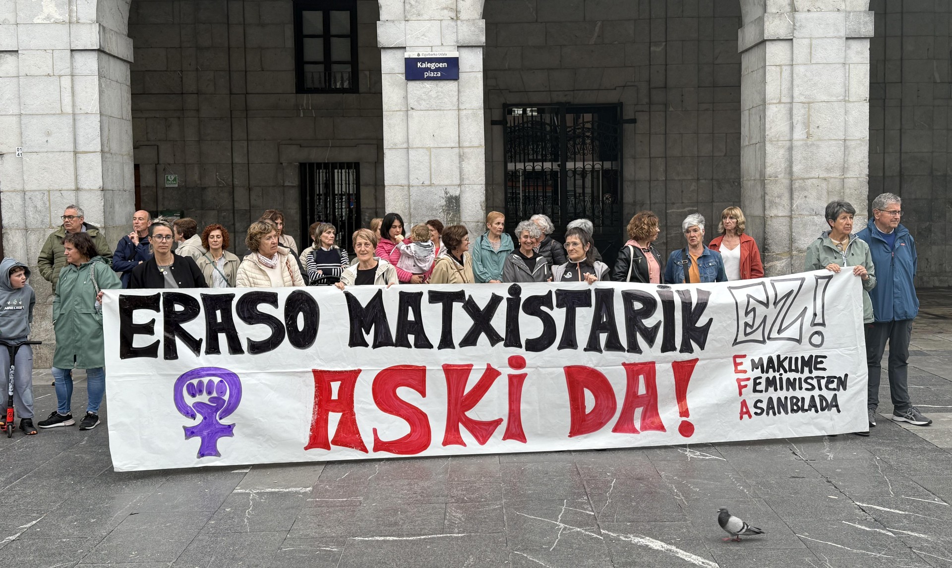Arguedaseko hilketa matxistaren kontrako elkarretaratzea egingo dute gaur, Kalegoen plazan