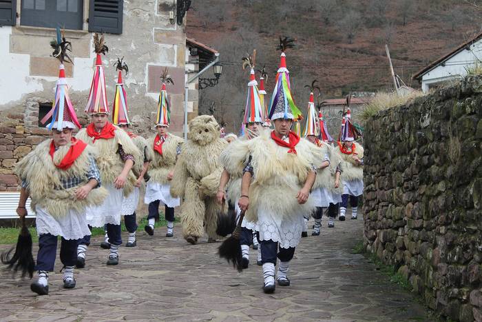 Gaurtik aurrera, otsailak 2, erakusketa aretoan ikusgai egongo da "Euskal Aratosteak ezagutzen" erakusketa