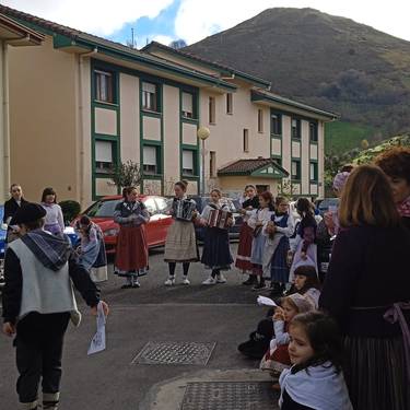 Gabon eskea Itziarren