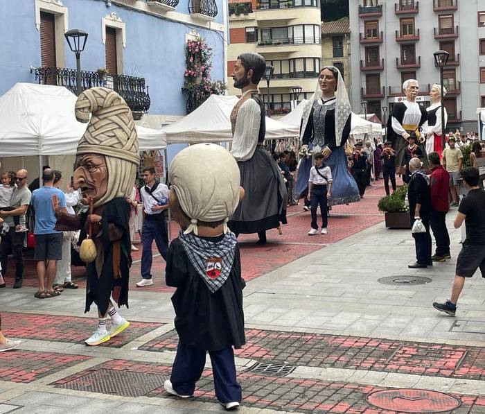 Soraluzeko Udalak herriko erraldoiak egin eta konpartsa osatzeko bigarren bilera irekia egingo du eguaztenean