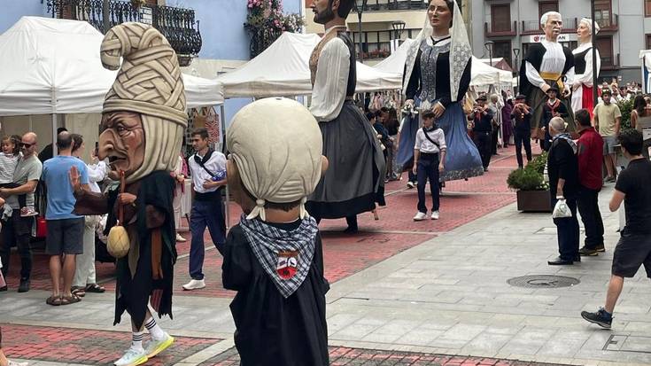 Soraluzeko Udalak herriko erraldoiak egin eta konpartsa osatzeko bigarren bilera irekia egingo du eguaztenean