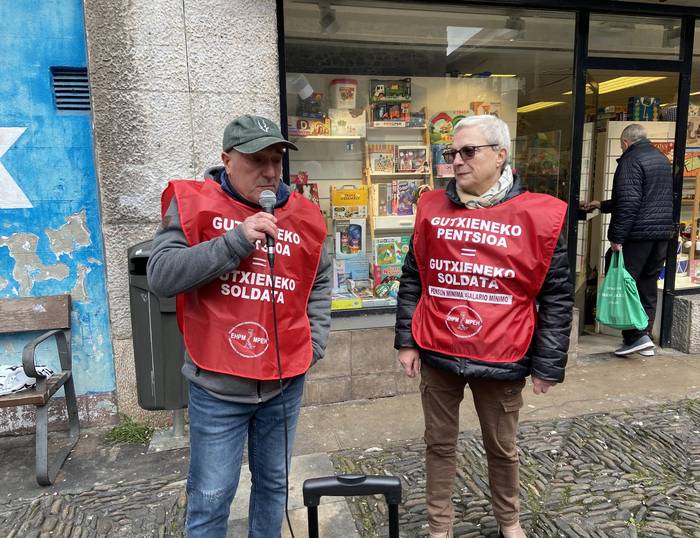 Zazpi urte pentsio publiko duinen alde borrokatzen