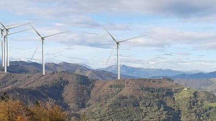 Hitzaldia eta mendi martxa Basalgoko zentralaren kontra