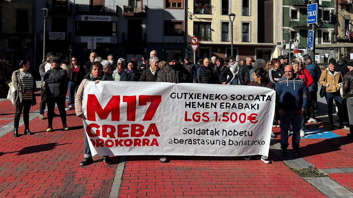 LAB sindikatuak eskerrak eman dizkie Soraluzeko dendariei eta tabernariei
