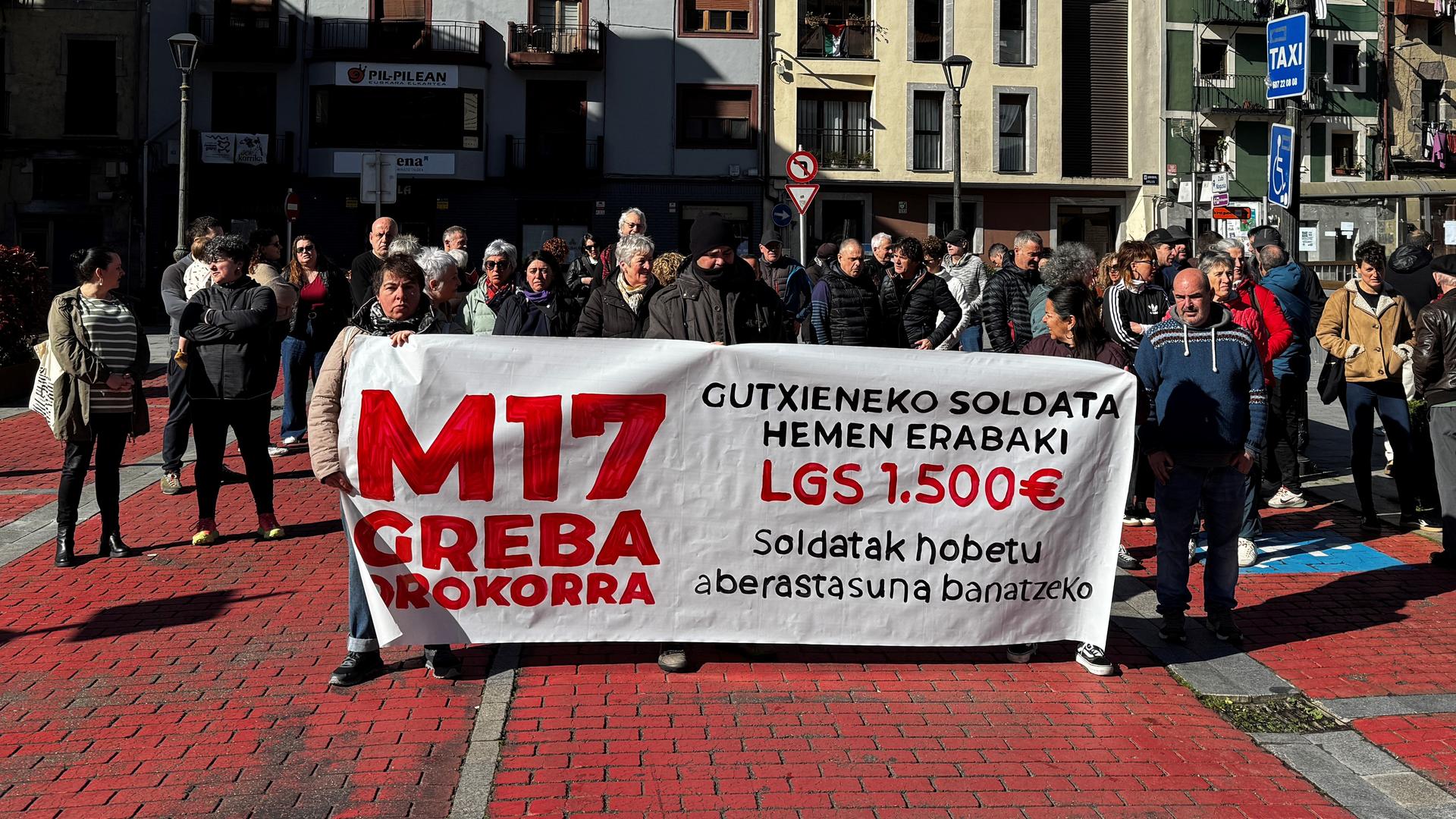 LAB sindikatuak eskerrak eman dizkie Soraluzeko dendariei eta tabernariei
