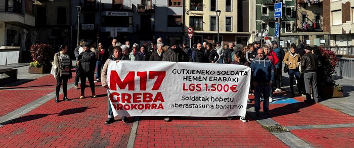 LAB sindikatuak eskerrak eman dizkie Soraluzeko dendariei eta tabernariei