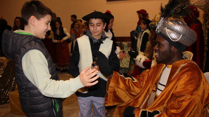 Aranerrekatik iritsiko dira Errege Magoak Mendarora eta Presapen itxarongo diete herritarrek