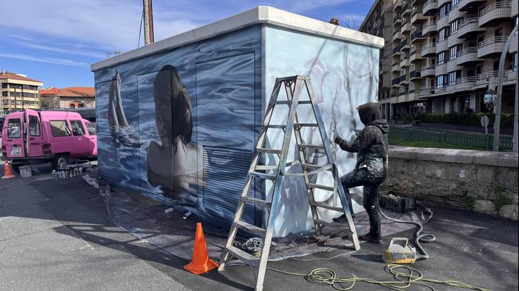 Lian artista ezaguna mural berria margotzen ari da geltoki zaharrean