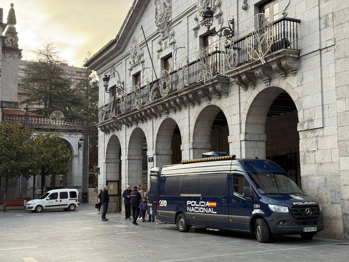 Erantzun ona eman du Nortasun agiria eta pasaportea Elgoibarren bertan berritzeko deialdiak