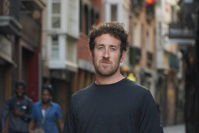 Kauldi Iriondo: "Gure auzoetatik harago bizi den jendea ezagutzeko aukera eman dit argazkilaritzak"