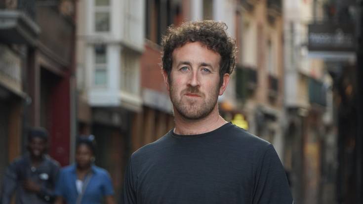 Kauldi Iriondo: "Gure auzoetatik harago bizi den jendea ezagutzeko aukera eman dit argazkilaritzak"