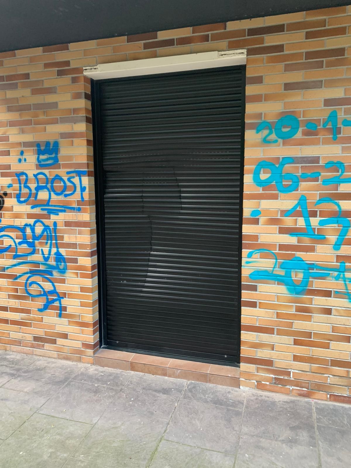 Eguneko zentroko pertsiana apurtu dute, berriro
