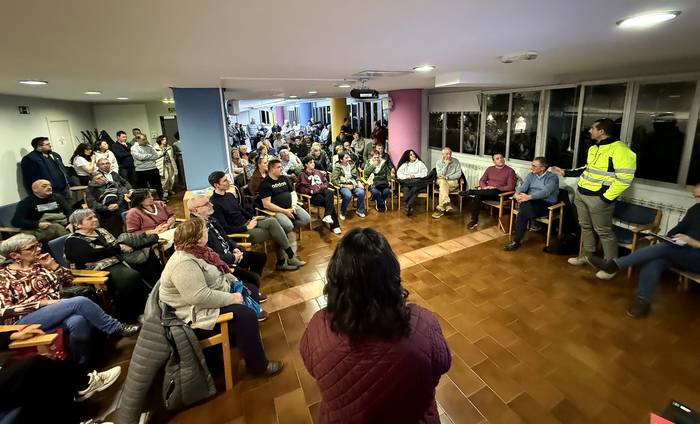 Errezabal egoitzako obrek Urazandin sorturiko arrakalek kezka eragin dute auzoan