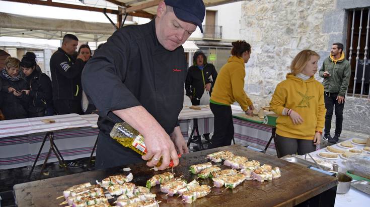 Josu Mugerzak prestatutako pintxo dastaketa egingo dute Merkatu Plazan