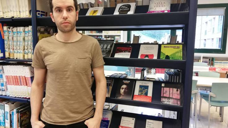 Iñaki Goitia BARRENeko kolaboratzailearen bi lan saritu dituzte mikroipuinen bi lehiaketatan