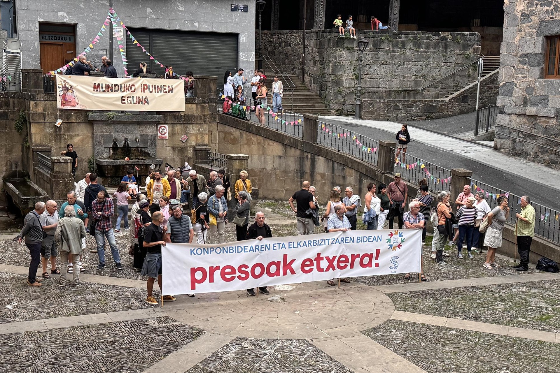 Presoen eta iheslarien auziaren “konponbideari bultza egiten” segituko dute