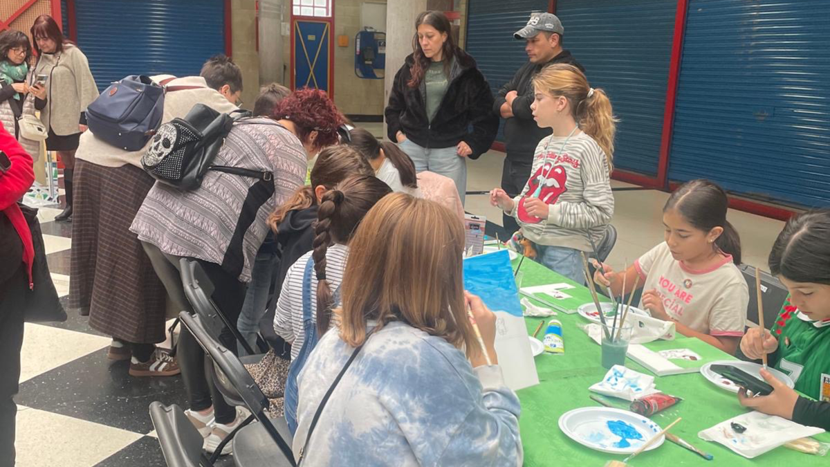 100 umetik gora trebatu ziren asteburuko pintura tailerretan