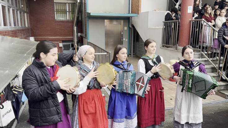 Bideoa: Elgoibar Ikastolakoak, santa eskean