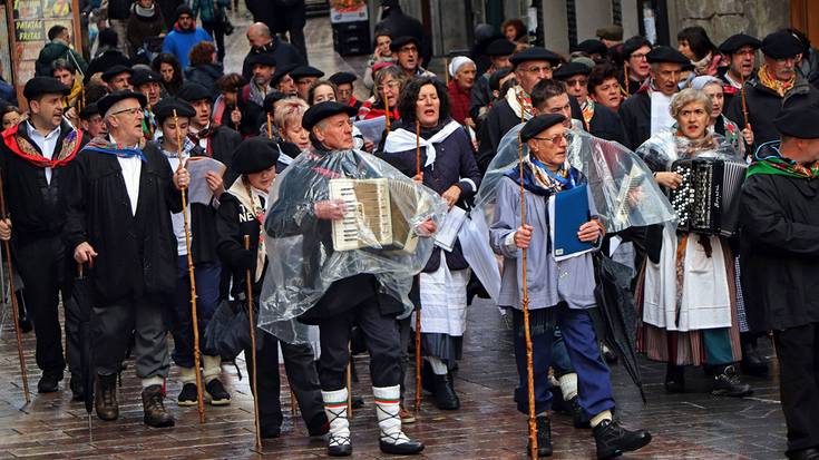 Etxegina taldeak santa eskea egin ez arren agerian jarriko du