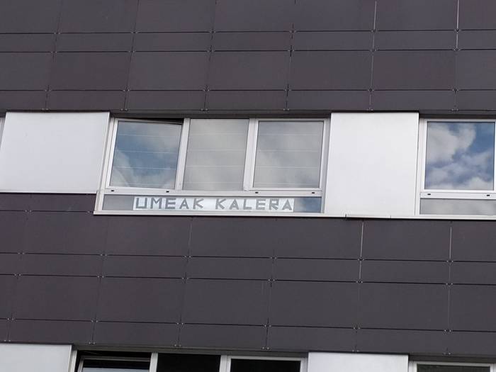 Umeen etxealdia arintzeko lapikojotzea, egunero 18:00etan