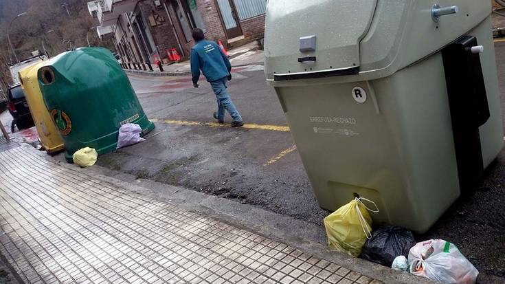 Hondakinen bilketa sistema berria ezartzeko prozesuaren balorazio "guztiz negatiboa" egin du EHBilduk