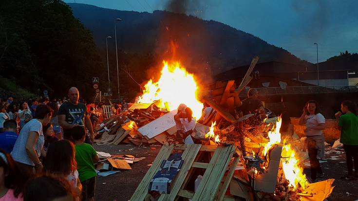 San Joan gaueko suak bertan behera geratu dira Elgoibarren