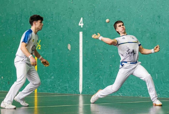 Zizur Nagusiko lau eta erdiko pilota txapelketa irabazi du Iker Izagirrek