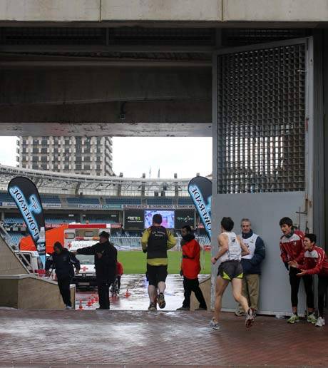 Iker Maiora Anoetako estadioan sartzen.