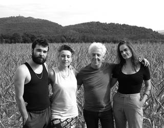 Bi sarrera KOLAPSOA antzezlana ikusteko