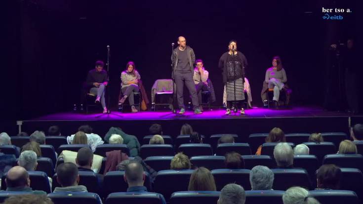 Barrenari kantatu diote Enbeitak eta Arzallusek